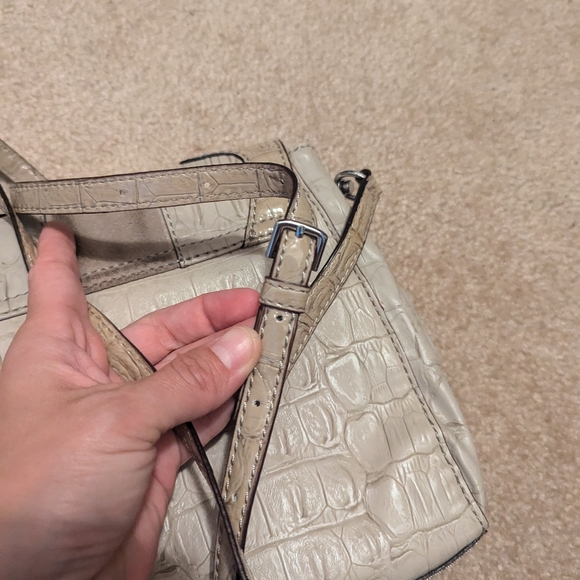 Cute guess crossbody bag - Picture 4 of 7